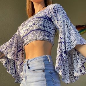 ::Jaase:: Patterned long sleeve crop top